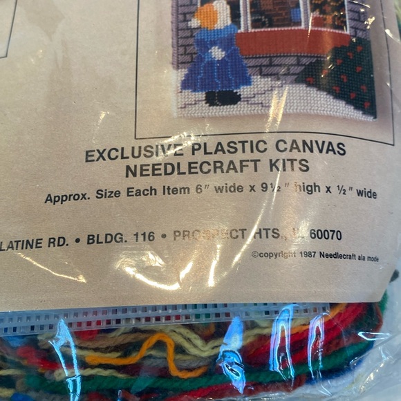 NIP & Vintage 1987 Needlecraft - XMAS Window Scene - Picture 3 of 5